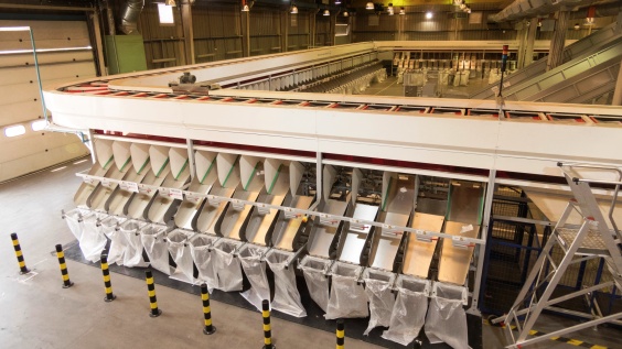 Die Ruhe vor dem Sturm: Nicht nur zur Weihnachtszeit werden von Sortieranlagen wie diesen aus t&auml;glich Tausende Pakete und P&auml;ckchen auf den Weg gebracht