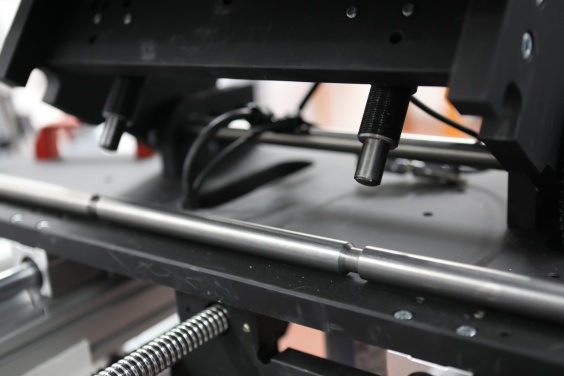 ACE Kleinstossdaempfer mit Bolzenvorlagerung fuer Aufprallwinkel bis zu 25 Grad