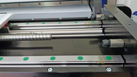 Die LISCO GmbH sichert bei einem Zuf&uuml;hrtisch f&uuml;r ein industrielles CT-System die Endlagen der Linearachsen durch integrierte TUBUS-Strukturd&auml;mpfer von ACE ab