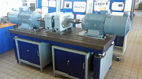 Pr&uuml;fstand an der Hochschule Aalen f&uuml;r Zahnr&auml;der zur Ermittlung von Dauerfestigkeitskurven