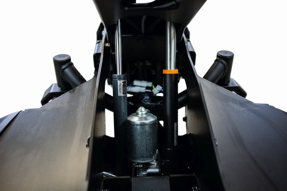 In Kooperation mit der NOLD Hydraulik + Pneumatik GmbH integrierte Industrie-Gasdruckfeder von ACE (links) unterst&uuml;tzt die Hubkraft des elektrischen Liftmotors im Pflege- und Stehrollstuhl PR Biolution der PARAVAN GmbH