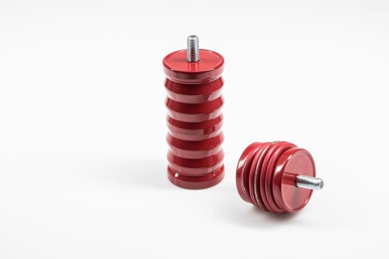 In der finalen Konstruktionsphase entschied sich EXPERT-T&Uuml;NKERS f&uuml;r die wahlweise aus Aluminium oder aus Stahl gefertigten Crash-D&auml;mpfer von ACE. Die irreversiblen Komponenten falten sich bei einer Havarie wie eine Knautschzone zusammen und bauen die Energie von Massenkr&auml;ften auf einen Schlag so gut wie r&uuml;ckprallfrei ab