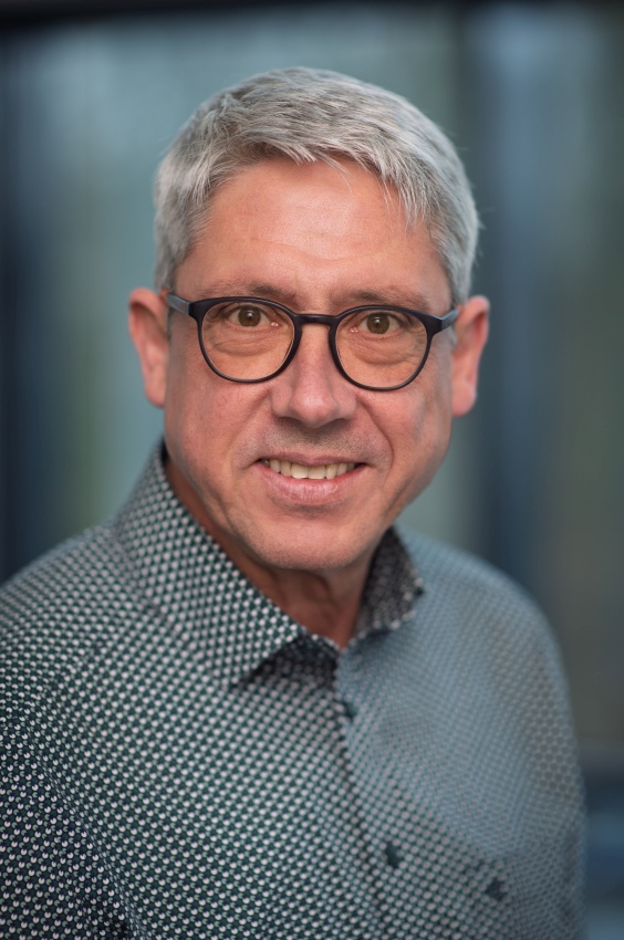 Dieter Wohlschlegel, Engineering Manager der ACE Stoßdämpfer GmbH, im Interview mit der Redaktion über Standardprodukte, System- und Sonderlösungen sowie Studierende.