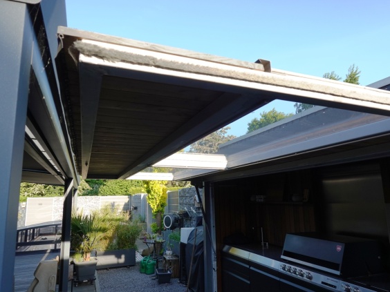 ACE geoeffnetes Tor Outdoorkueche